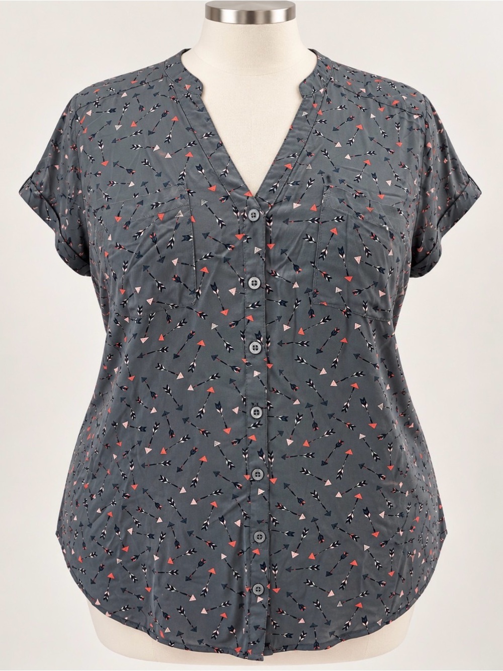 Torrid- Slate Gray Button-Front Short Sleeve Blouse- arrow print - rayon